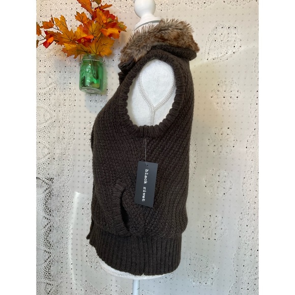 Black Rivet Sweater Vest Glll size XL JR with Faux Collar & Fleece Lined SALE❗️ - Picture 3 of 15